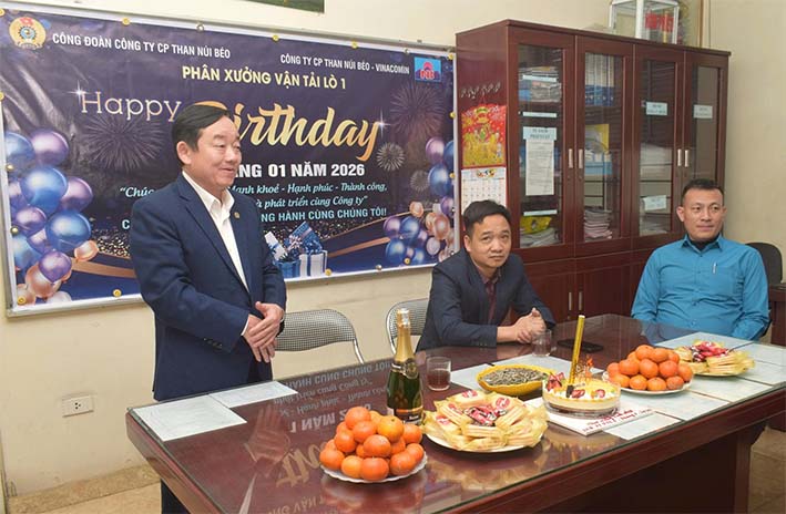 Than Núi Béo tổ chức sinh nhật cho người lao động 